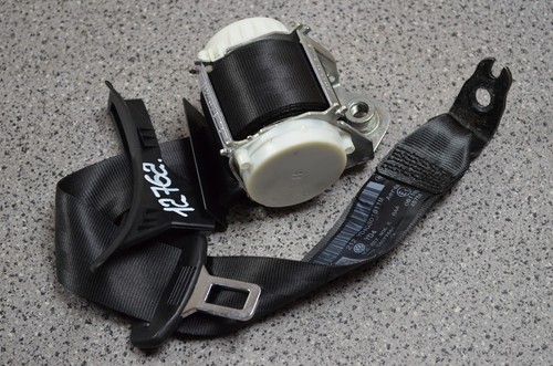 VW Passat 3C B7 2011Bj Limousine Sicherheitsgurt Gurt hinten rechts 3C5857806K