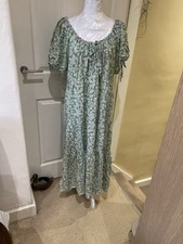 YOURS Limited Edition Curve Green Ditsy Floral Print Tiered Maxi Dress – Size 22