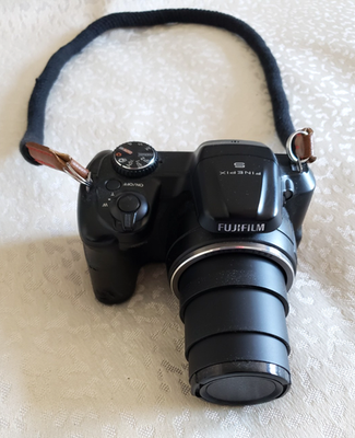 Fijifilm Fine Pix S8600 36x Super Wide 25-900mm Digital Camera