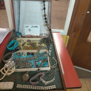 Konvolut Modeschmuck Vintage Knüppel Strass Broschen Halsketten Ohrringe