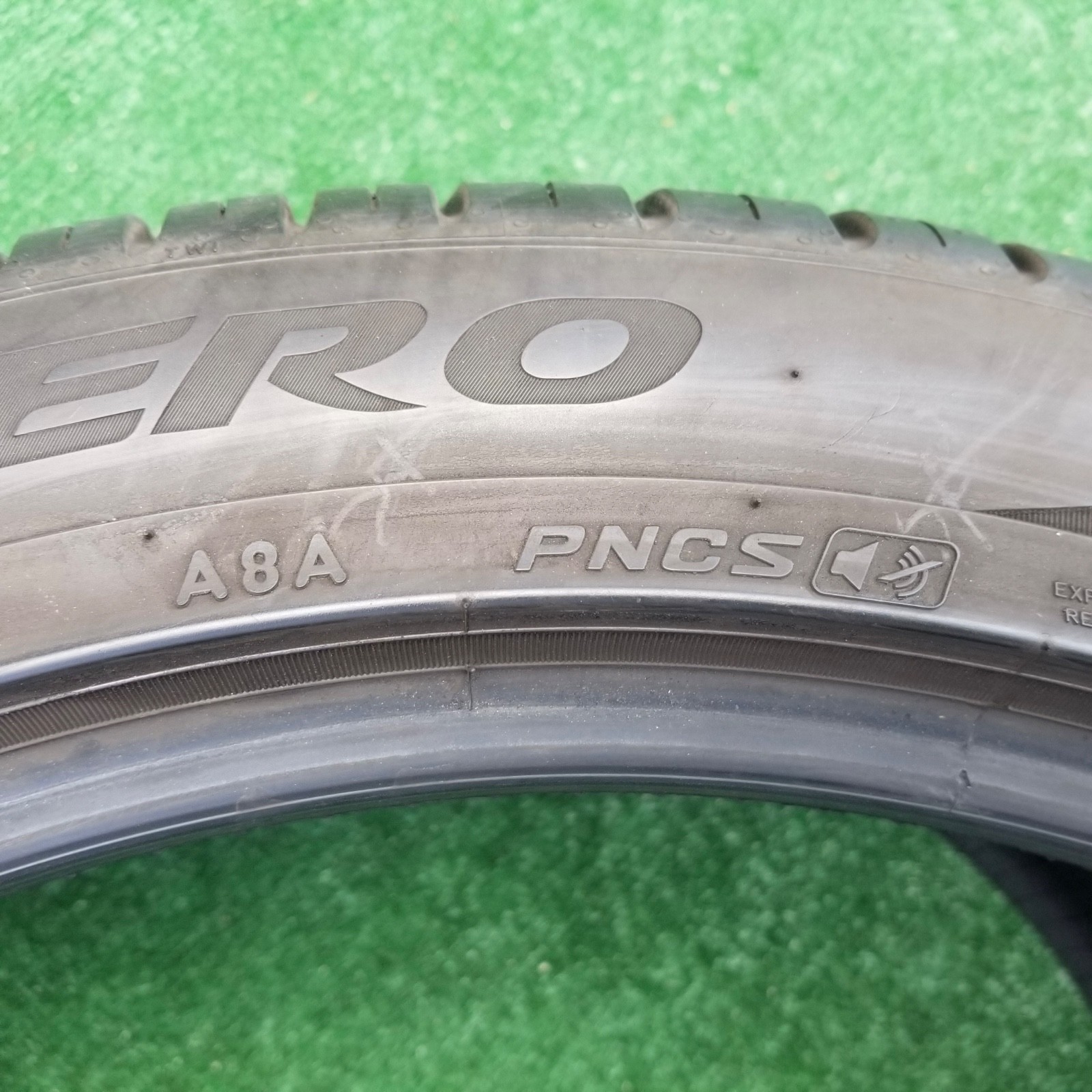 325/35R22 Pirelli Scorpion Zero All Season Tire A8A Aston Martin 325/35R-22 50%