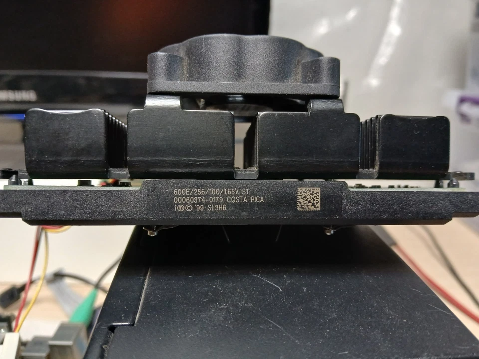 PENTIUM III 600E / 256 / 100 / 1.65V / S1 - SLOT 1 RETRO CPU - SL3H6- RARE ! - Image 2 of 4