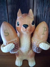 Vtg Mid-century Artmark Ceramic Squirrel and Acorn Salt & Pepper Set