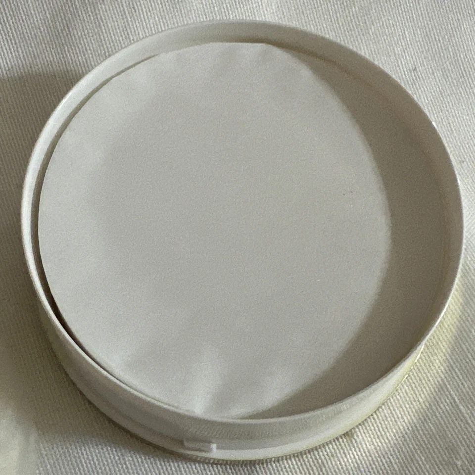 Polvo de polvo nacarado con talco vintage Marilyn Miglin’s nuevo 1,0 OZ Foto 3 de 4