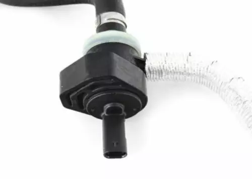 Engine Vent pipe for Mercedes Benz W176 W246 C117 X156 A B CLA GLA 180 200 250 - Picture 3 of 3