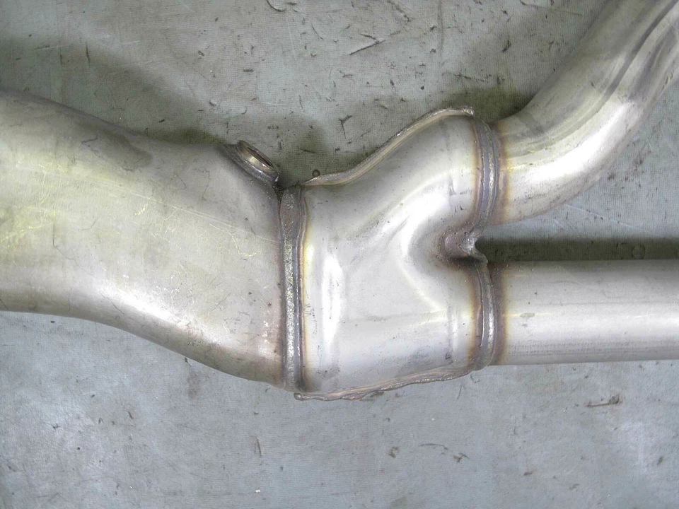 Tubo de escape intermedio de fábrica para BMW E90 335d diésel sedán trasero Cat USADO OEM Foto 3 de 4