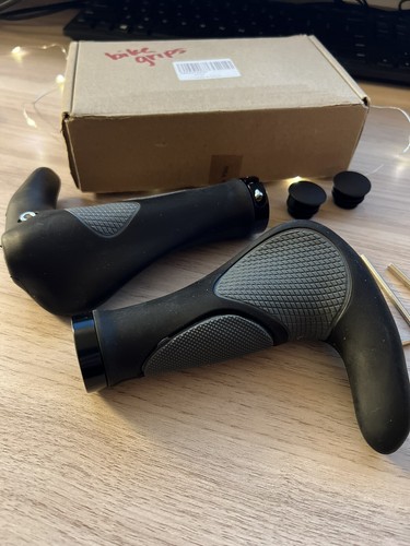 Bike Grips Rubber Non-slip Bicycle Handlebar Ergonomic Cycling Lock On NEW - Picture 1 of 8