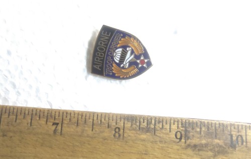 US Army - Airborne Trooper Carrier Pin - Picture 4 of 6