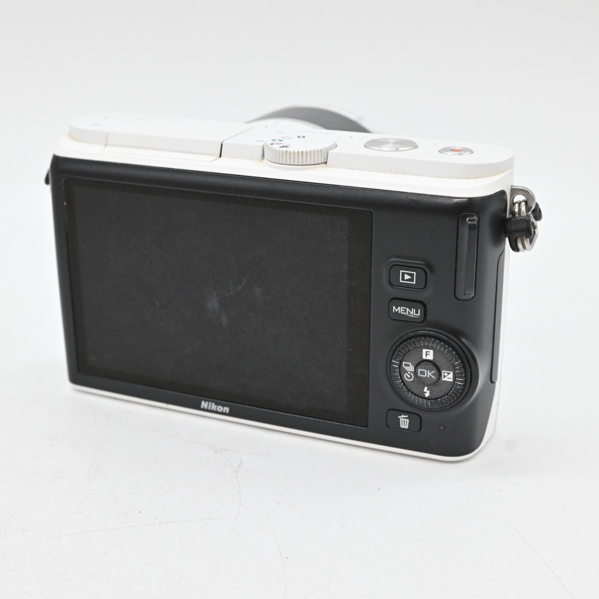 Exc+5] Nikon 1 J1 White Digital Camera + 30-110mm F3.8-5.6 VR Lens