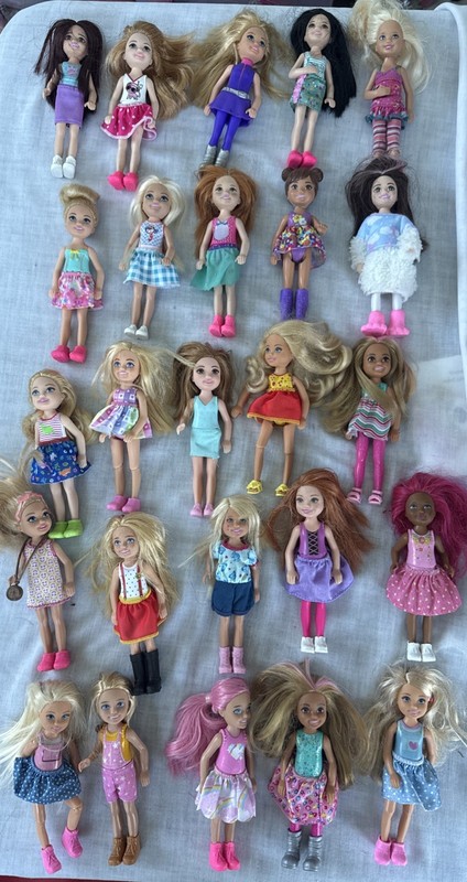 HUGE LOT OF BARBIE CHELSEA & FRIENDS DOLLS MIXED LOT OF 25 COMPLETELY DRESSED