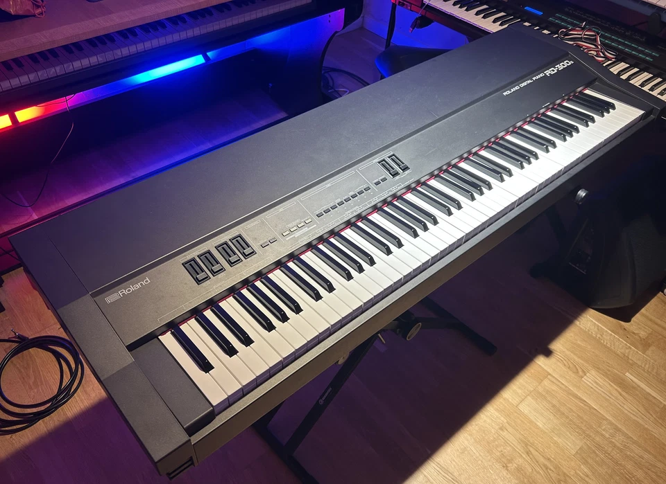 Roland RD 300s (Digital Piano 1990s) - Bild 2 von 4