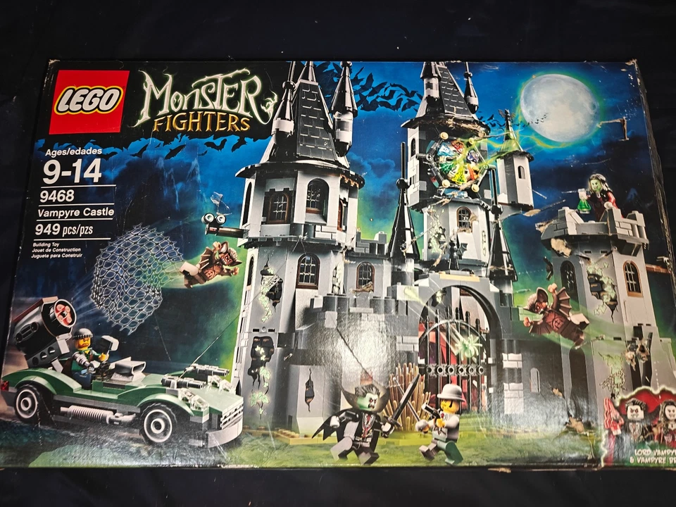 LEGO 9468 Monster Fighters Vampyre Castle Retired Set Very damaged box - Image 4 of 4