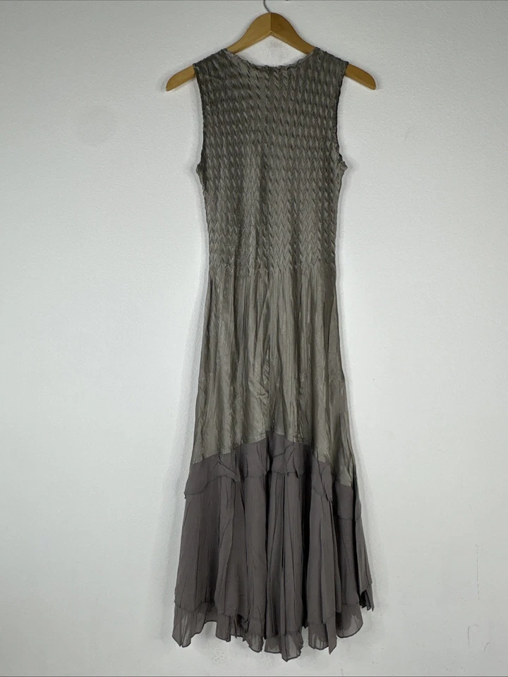 Vestido Komarov Cuello en V Arrugado Midi Sin Mangas Encaje en Niveles Talla S S Smoke Ombré NUEVO Foto 4 de 4