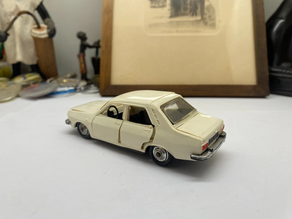 ANCIENNE NOREV PLASTIQUE RENAULT 12 N°140   ECH 1/43 EME - Photo 4/4