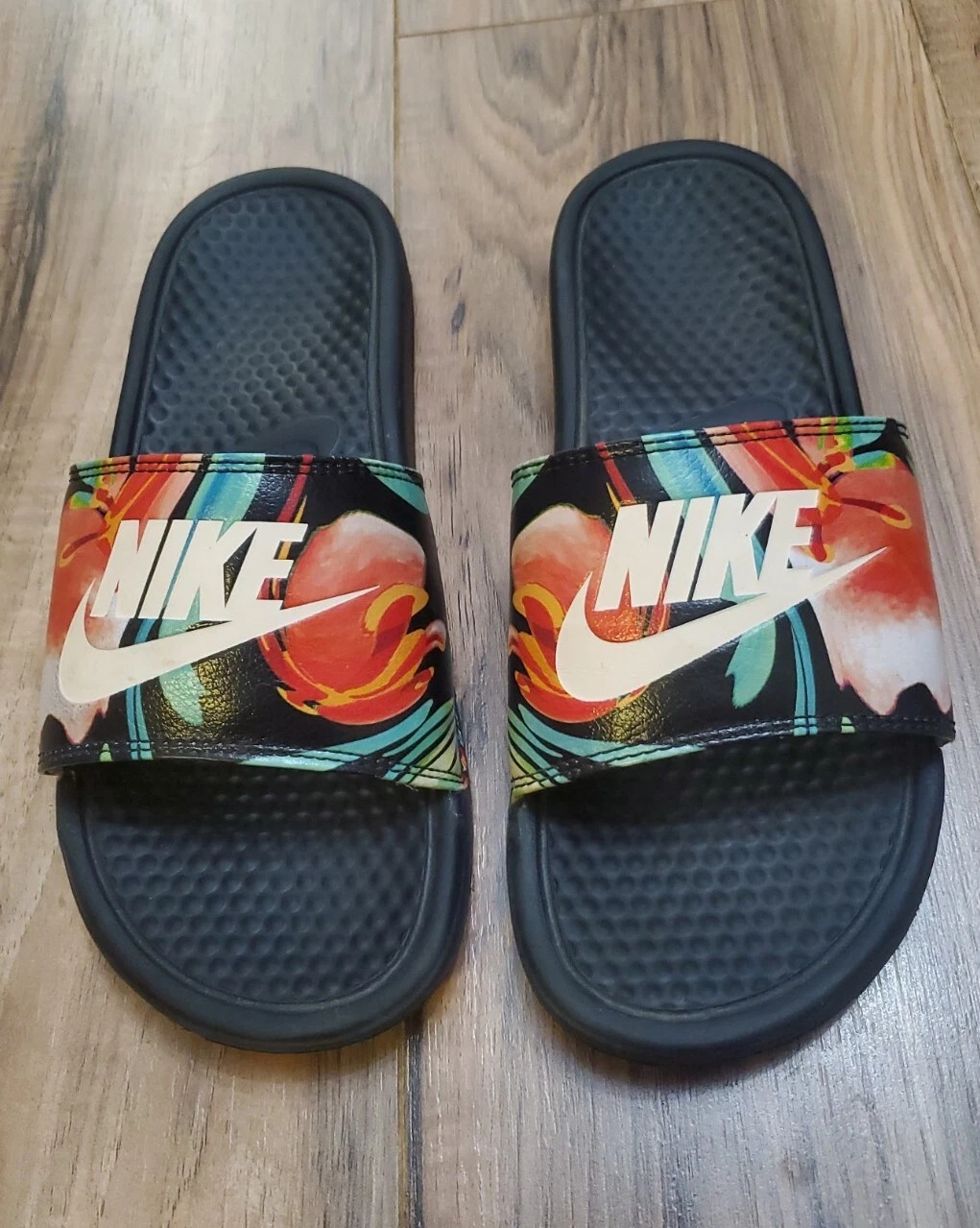 "Sandali slip on floreali Nike Benassi JDI da donna tropicali taglia 10""618919 019"