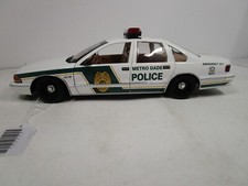 UT MODELS 1/18 1996 CHEVY CAPRICE METRO-DADE POLICE FLORIDA USED MINT *READ*