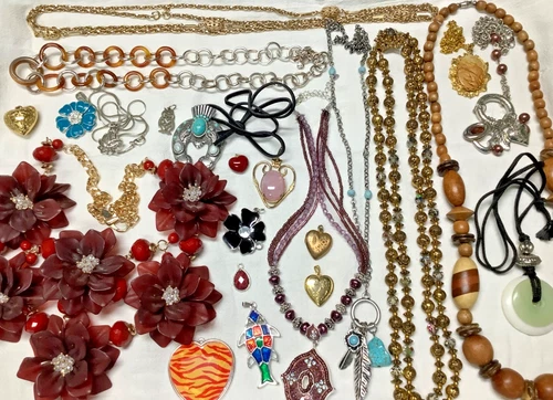 Vintage Costume Jewelry Lot Necklaces & Pendants Gold Lockets 23 Pc All Wearable