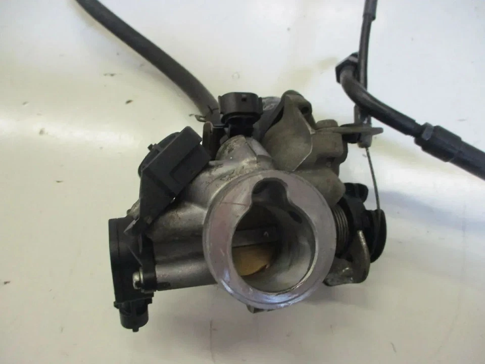 7. KTM RC 125 DUKE IS Bj.11 Drosselklappe Dellorto Einspritzdüse Gaszug sensoren - Bild 2 von 4