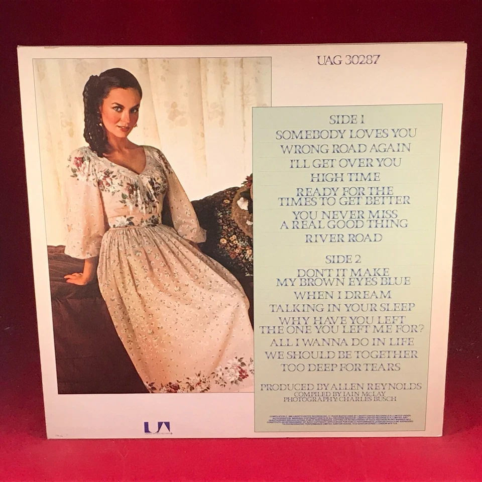 The Crystal Gayle Singles Album 1980 UK vinyl LP best of Talking In Your Sleep - Image 2 of 4