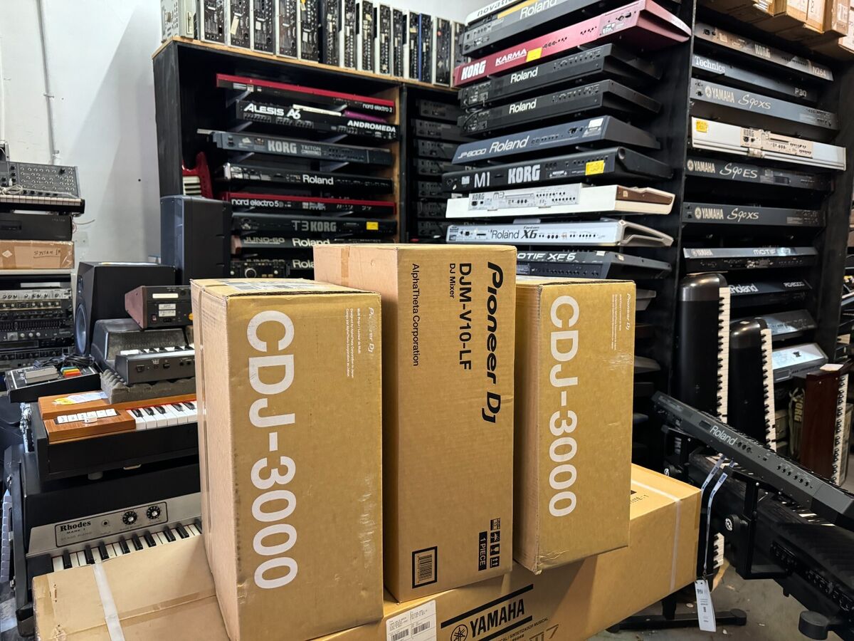 Pair ) Pioneer CDJ 3000 DJ Multi Player CDJ w/DJM-V10 LF Pair ) Pioneer CDJ 3000 DJ Multi Player CDJ w/DJM-V10 LF