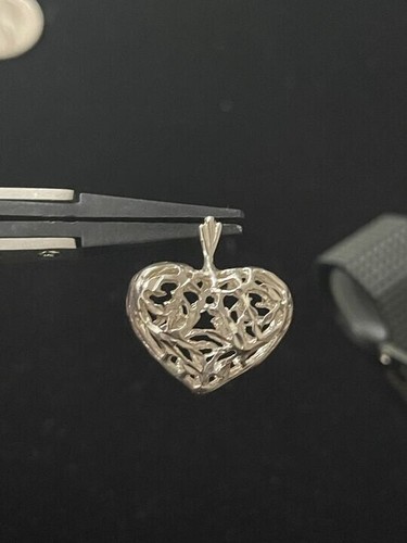 Vintage Carved Filigree Heart 925 Sterling Silver Charm Pendant, 3.8g - Picture 5 of 7