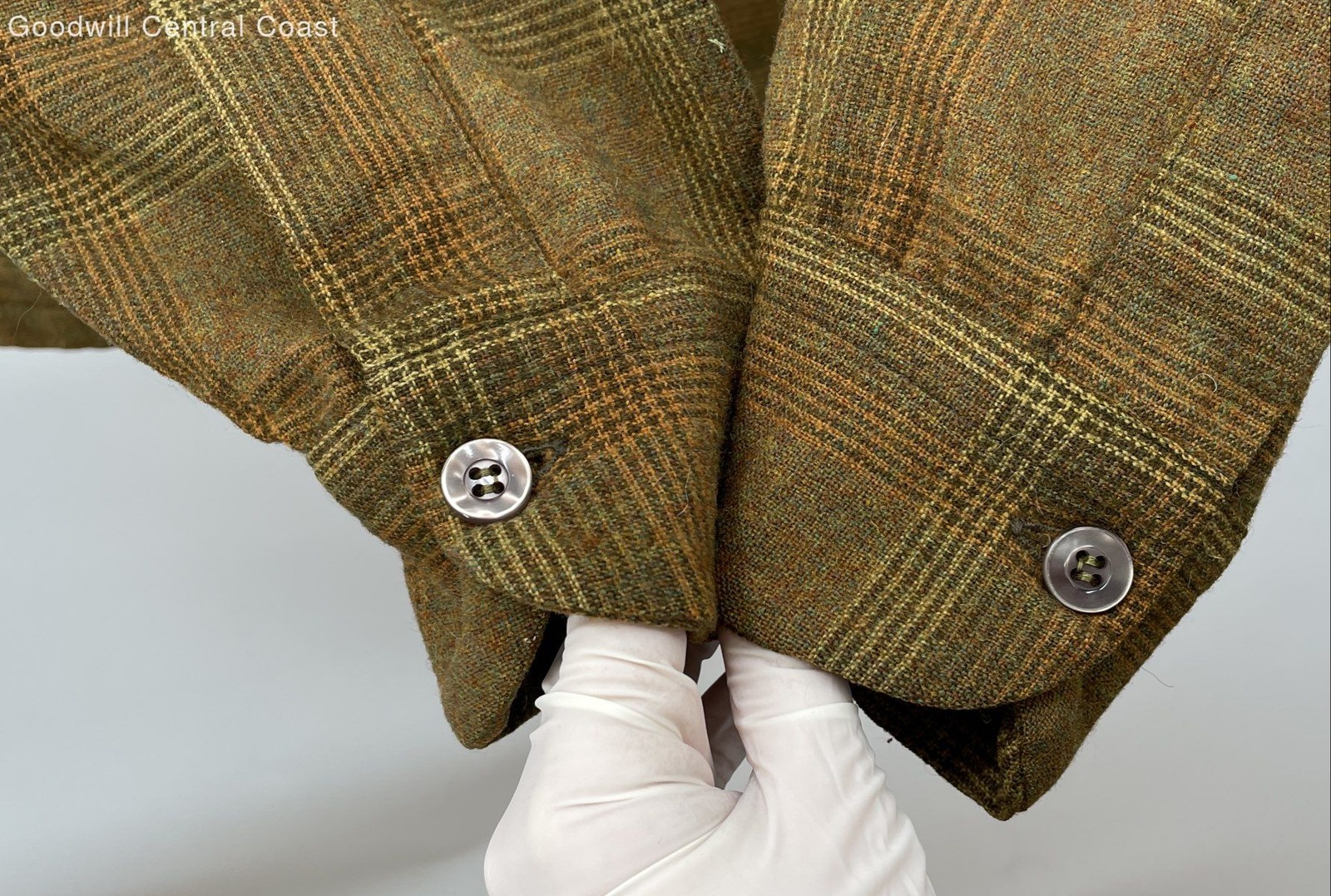 Pendleton Men's Plaid Button up - Size Medium - image 4