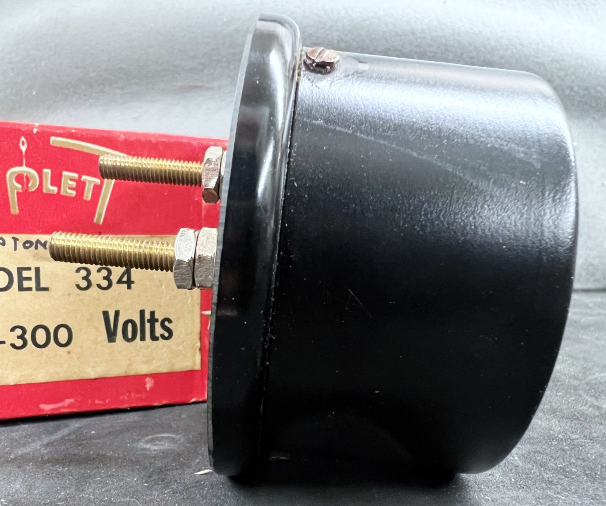 Triplett Model 334 AC Volt Meter 0–300V – NOS w/ Box – Round Panel Meter