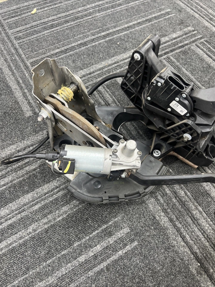 2009 Yukon Xl Denali Complete Power Adjustable Brake And Gas Pedal Assembly Oem - Image 3 of 4