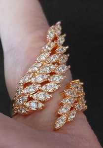 Fashion Ring Leaf Shape With Multiple Clear Stones Accenting The Leafs. Size 6-7