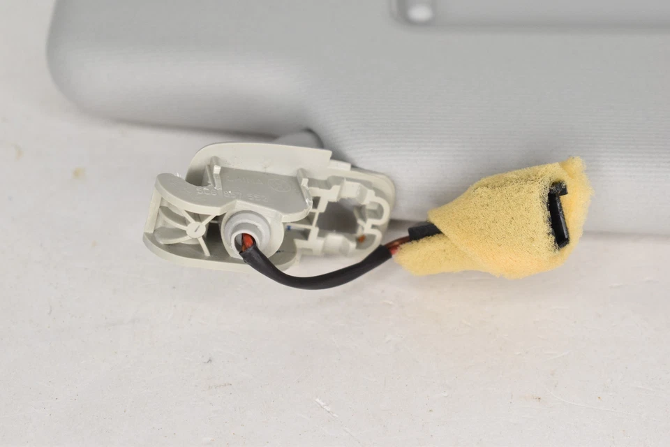 Volkswagen Jetta SE 2011-2018 pasajero derecho parasol parasol gris OEM Foto 4 de 4