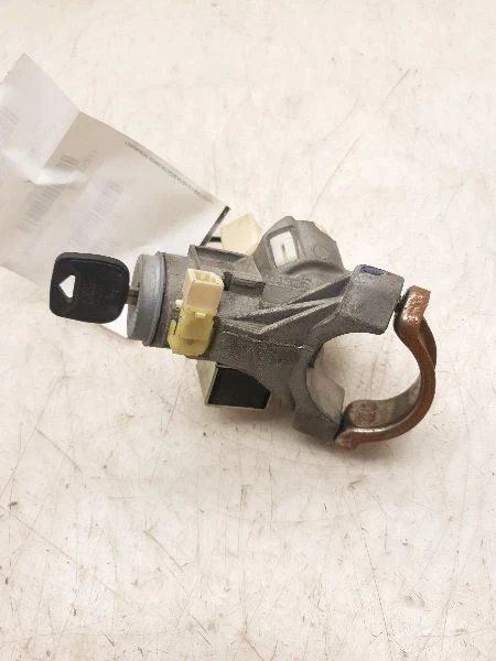 05-15 TOYOTA YARIS IGNITION SWITCH WITH KEY - Image 2 of 4