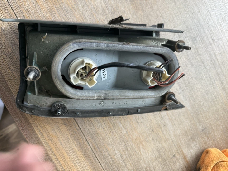 Luz trasera Lincoln Town Car 1990-1997 lado derecho del pasajero OEM Foto 4 de 4