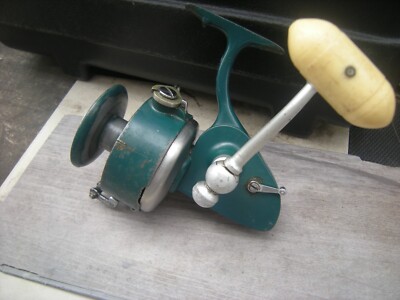 Vintage Penn Model 700 Spinfisher Reel. 