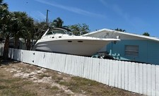 Beautiful Searay Sundancer 330/ with 2020 heavy duty aluminum tri axle trailer