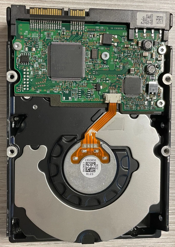 Hard Disk Hitachi 160GB SATA 3.5" HDT722516DLA380 usato, in ottime condizioni - Immagine 2 di 2