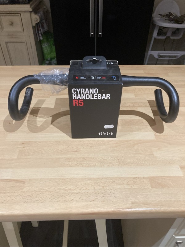 Fizik Cyrano R5 Handlebars 40cm For Bull / Less Flexible Riders