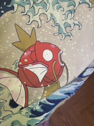 Camisa Uniqlo Pokemon Para Hombre Mediana Japonesa Magikarp Snorlax Hokusai 2019 UTGP - Imagen 4 de 6