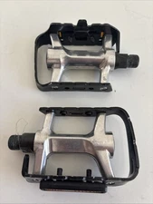 Wellgo LU-944 Mountain Biking Road Touring Pedals 9/16" Black Silver Color