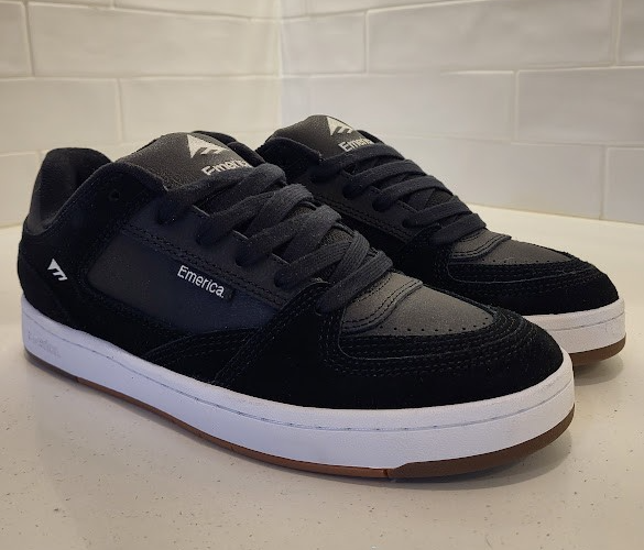 Emerica Mute Black White Mens Size 9 Skateboarding ES Spitfire