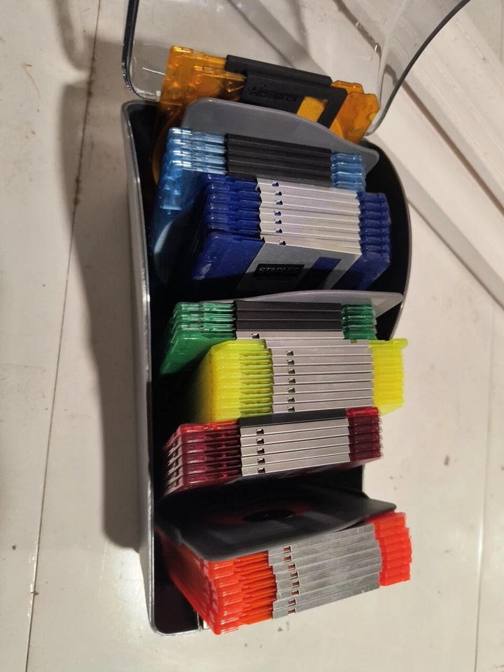 80 discos Sony Staples nuevos de 3,5" de unos 80 con estuche mostrado disco de 1,44 MB con fundas Foto 4 de 4