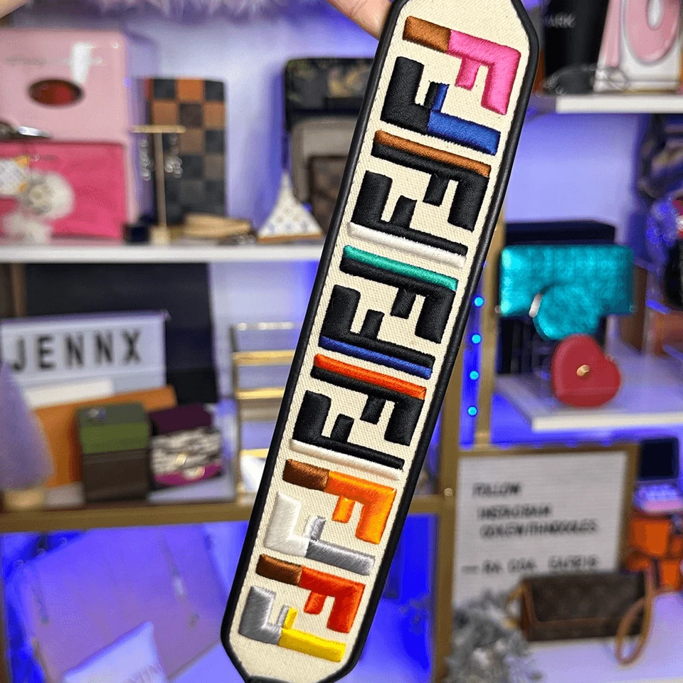 Bolso de Mano FENDI Cuero Zucca Negro Multicolor Bordado Logo Correa Pequeña Foto 2 de 4