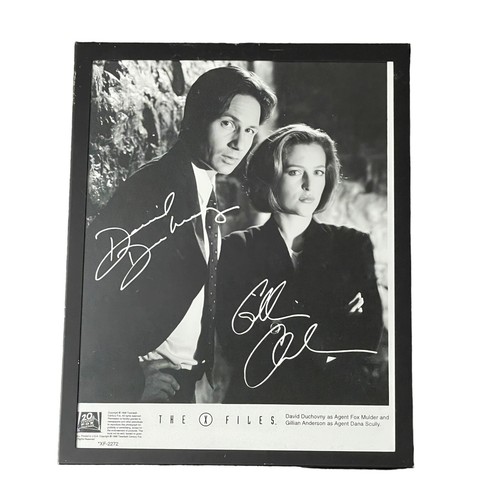X Files collectibles Mixed Lot Magazines Book Framed Print TV Guide Vintage - Picture 4 of 12