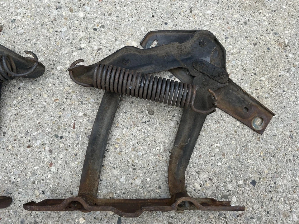 Chevrolet Monte Carlo 1978-1980 bisagras de capó - par derecha derecha 1979 Foto 4 de 4