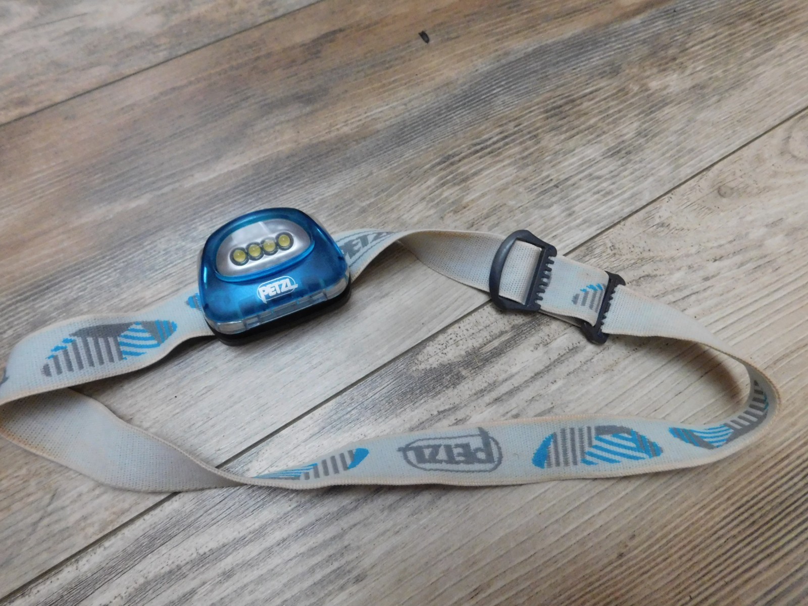 PETZL TIKKA HEADLIGHT W/ WHITE LIGHT
