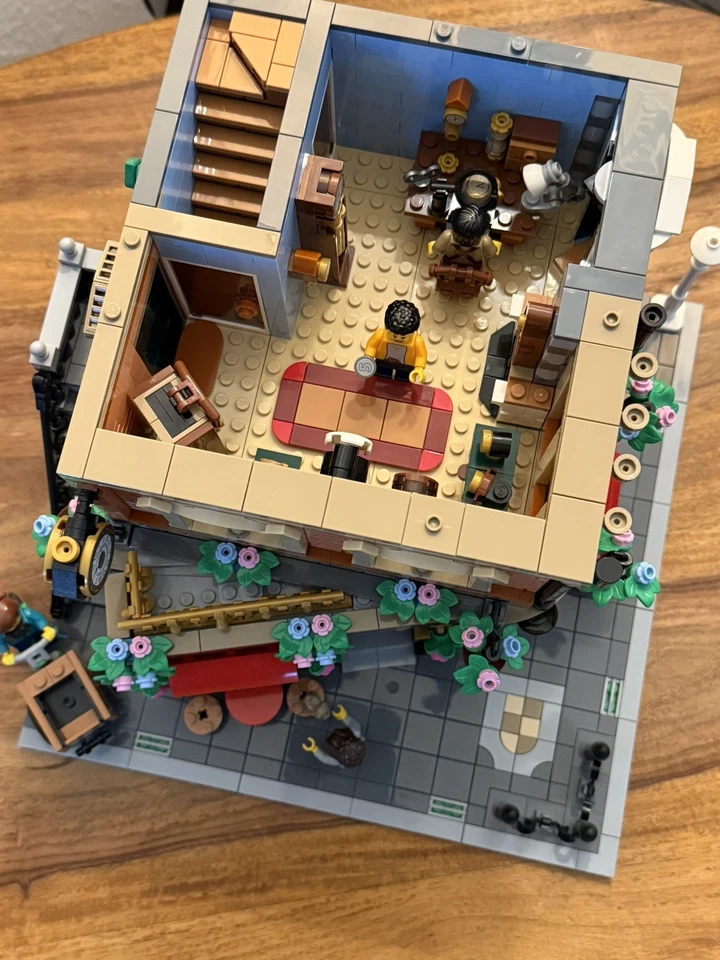 LEGO Modular Buildings 10350 Tudor Corner, Foto 3 von 5