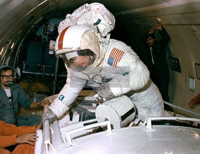 ASTRONAUT STUART ROOSA APOLLO 17 AIR FORCE KC-135 TRAINING 8.5X11 PHOTO