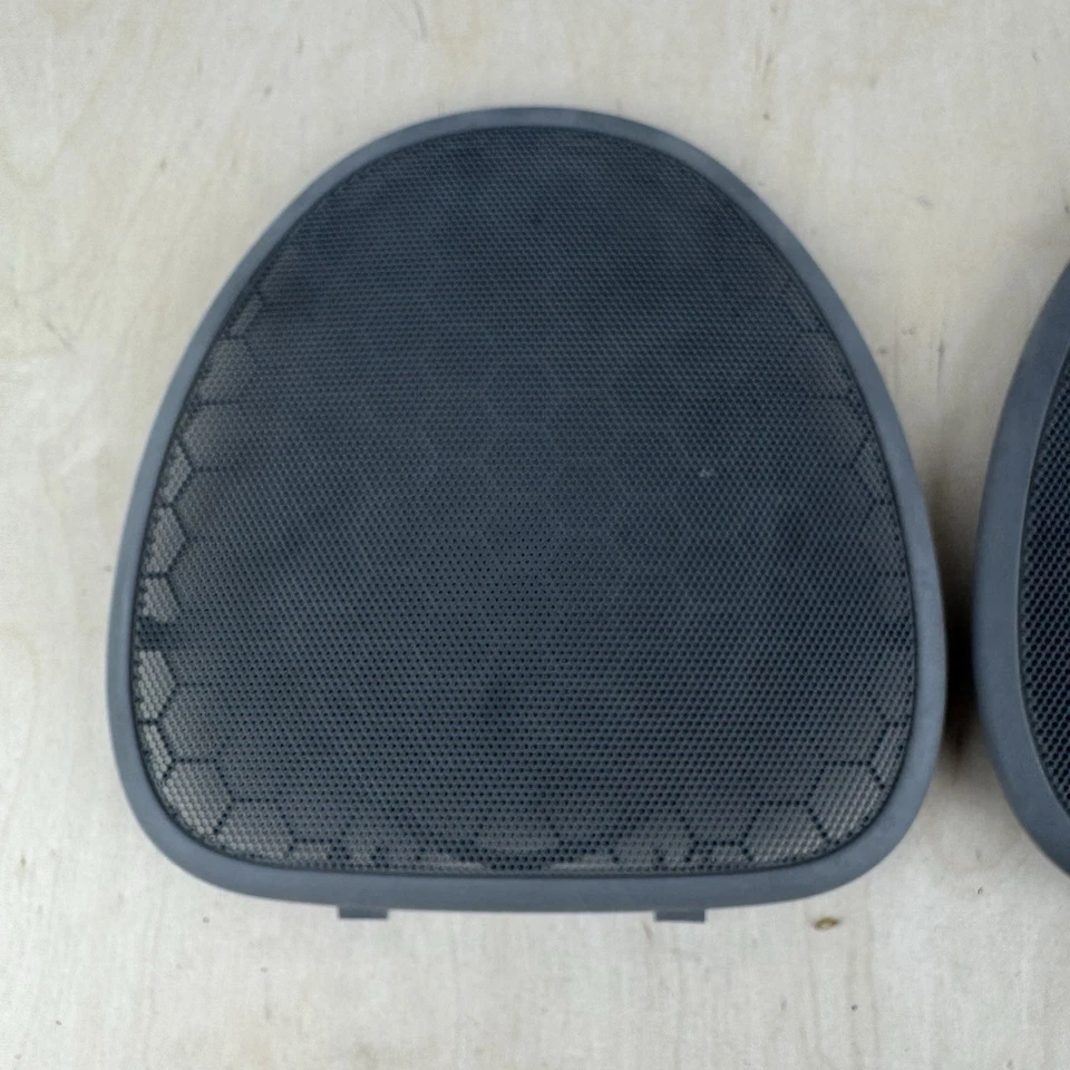 Juego de pares de cubiertas de rejilla de altavoz de cubierta trasera Buick Regal Century 97-05 OEM gris Foto 2 de 4