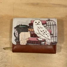 Loungefly Harry Potter Hogwarts HedwigSuitcase Platform Trolley Small Wallet