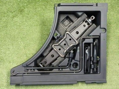 Toyota Lexus RX 2013 DBA-AGL10W Toolkit [gebraucht] [PA113364775]
