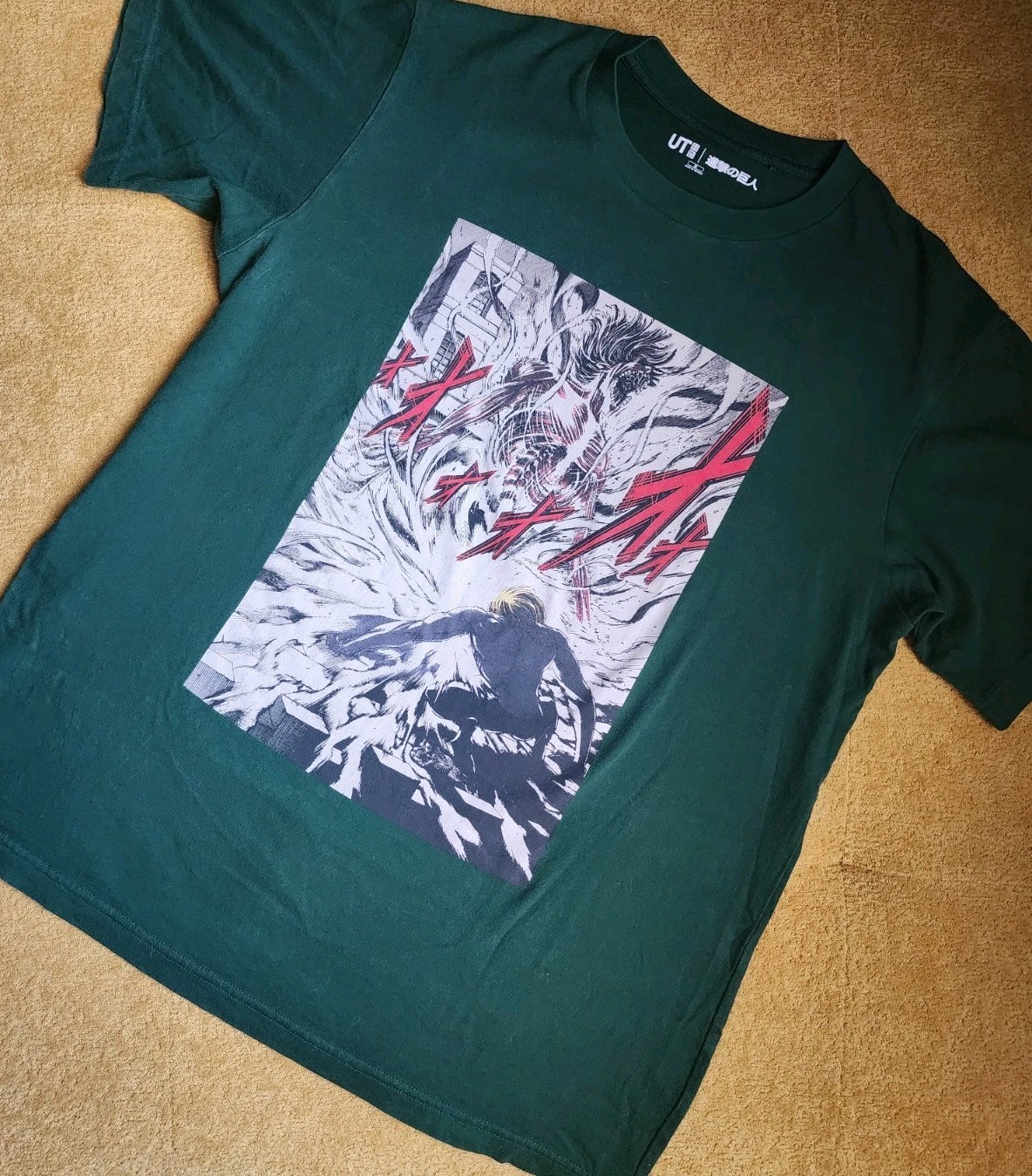 Uniqlo x Attack On Titan T-Shirt Anime Manga Graphic Tee Japan Green Men Sz M